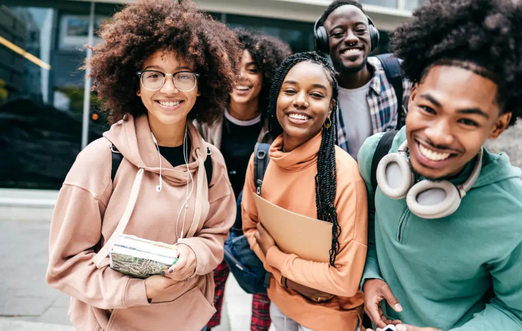 Equilibrar Estudos e Vida Pessoal na Faculdade: 3 Estratégias para uma Rotina Saudável universitário vencedor