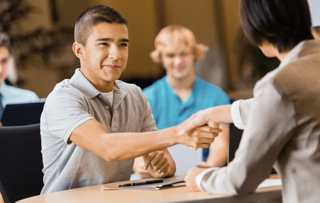 como conseguir emprego durante a universidade