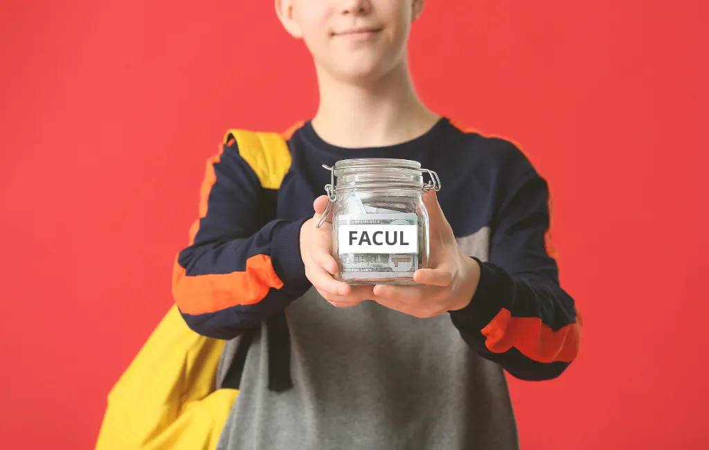 como economizar dinheiro na faculdade