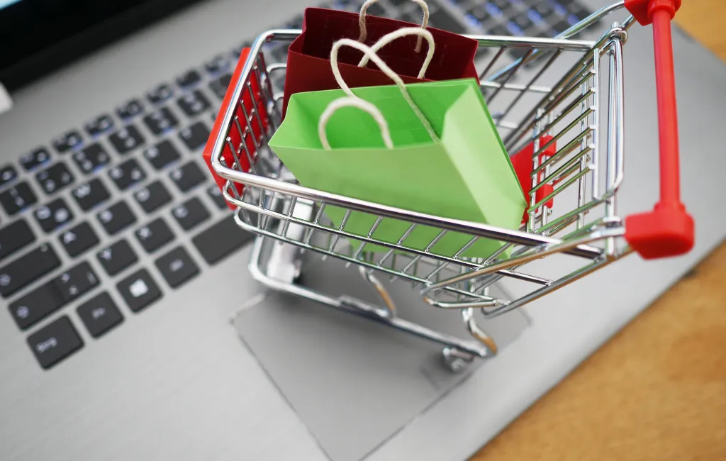 como evitar dívidas e fazer comprar conscientes durante a faculdade