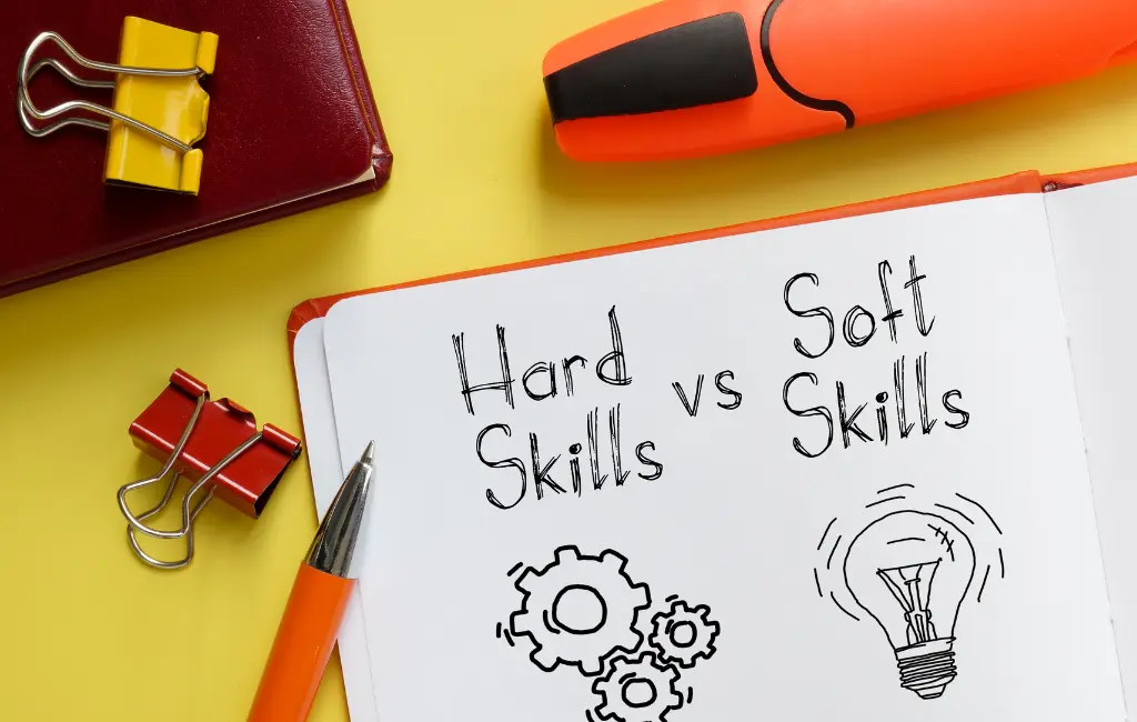 Soft Skills vs Hard Skills: Como Desenvolver Cada Uma Durante a Faculdade universitário Vencedor