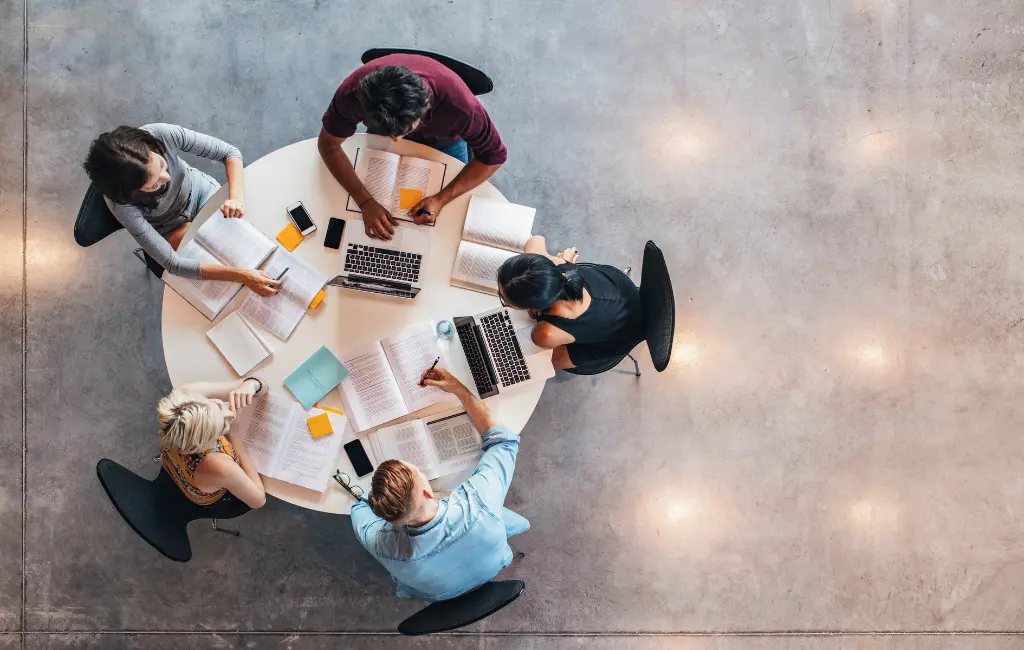 Como Começar a Empreender na Universidade: Guia para Iniciantes Blog do Universitário Vencedor