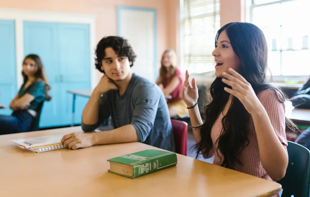 Criatividade na Apresentação de Projetos Acadêmicos: Destaque-se na Universidade - Blog do Universitário Vencedor