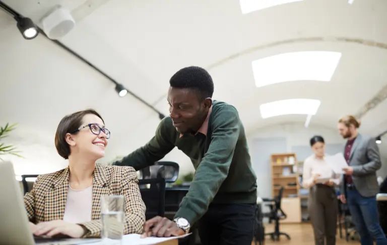 Como se Destacar no Estágio e Ser Efetivado: Guia Definitivo para o Universitário Vencedor - Blog do Universitáro Vencedor