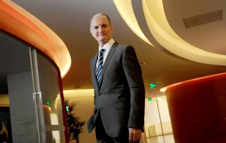 Como Roger Ingold Construiu uma Carreira de 40 Anos na Accenture a Partir de um Estágio em 1982 - Blog do Universitário Vencedor