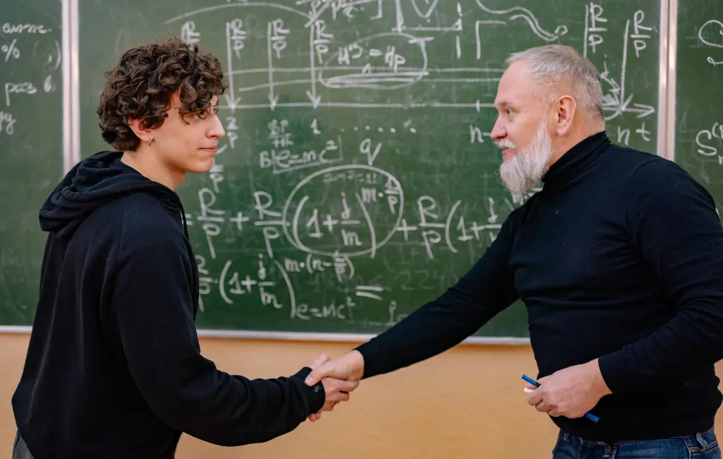 Networking na Faculdade: Como Criar Conexões Profissionais Antes do Diploma