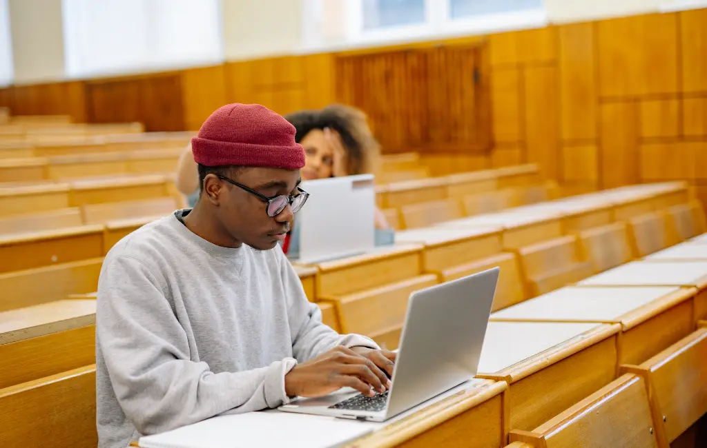 Como Criar um Portfólio Profissional na Faculdade (Mesmo Que Você Ache Que Não Tem Nada Para Mostrar)